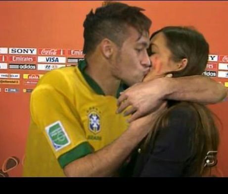 beso de Neymar a Sara Carbonero